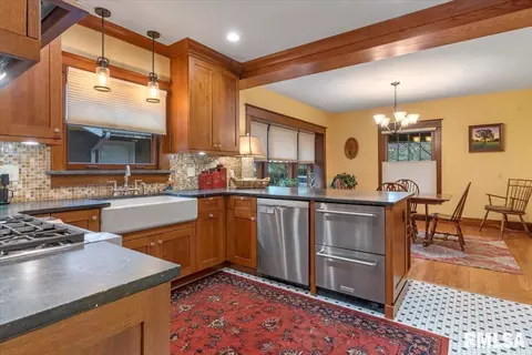 Kitchen - 1620 S Lowell Ave, Springfield, IL 62704 photo 2 of 4