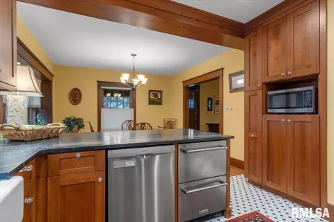 Kitchen - 1620 S Lowell Ave, Springfield, IL 62704 photo 4 of 4