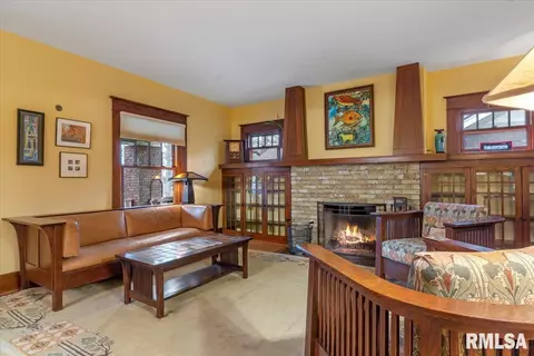 Living - 1620 S Lowell Ave, Springfield, IL 62704 photo 3 of 4
