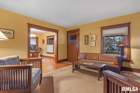 Living - 1620 S Lowell Ave, Springfield, IL 62704 photo 2 of 4