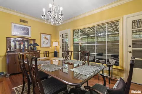 Dining - 2001 S Willemore Ave, Springfield, IL 62704 photo 1 of 4