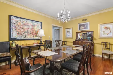 Dining - 2001 S Willemore Ave, Springfield, IL 62704 photo 2 of 4