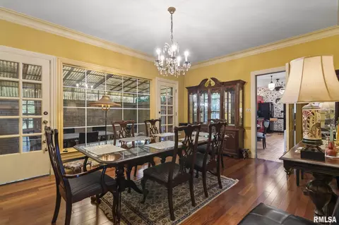 Dining - 2001 S Willemore Ave, Springfield, IL 62704 photo 3 of 4