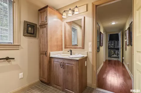 Entry Way - 2001 S Willemore Ave, Springfield, IL 62704 photo 4 of 9