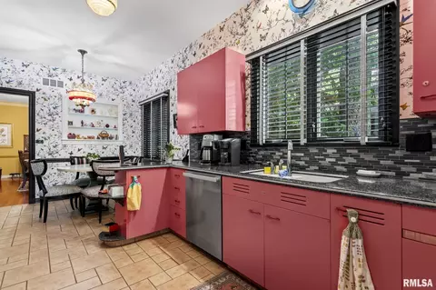 Kitchen - 2001 S Willemore Ave, Springfield, IL 62704 photo 3 of 4