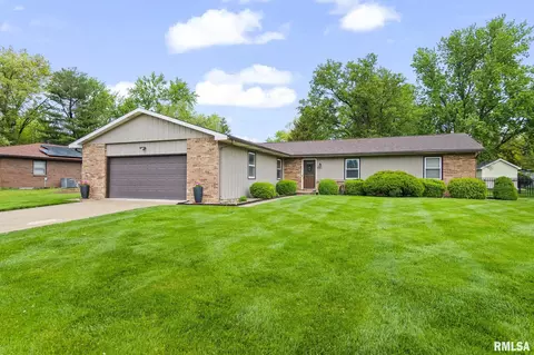 7 Ramblewood Dr, Chatham, IL 62629