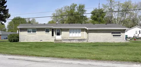 24 Parkway Dr, Sherman, IL 62684