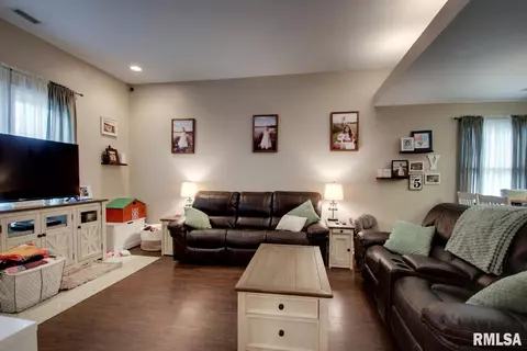 723 S 12th St, Quincy, IL 62301 photo 5