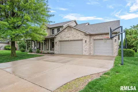312 Windycrest Dr, Chatham, IL 62629