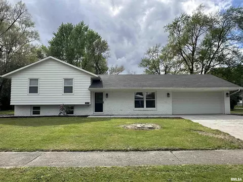 Exterior - 1815 Stonehenge Rd, Springfield, IL 62702 photo 2 of 6