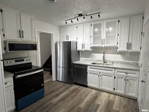 Kitchen - 1815 Stonehenge Rd, Springfield, IL 62702 photo 2 of 4