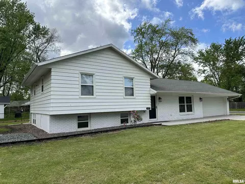 Exterior - 1815 Stonehenge Rd, Springfield, IL 62702 photo 3 of 6