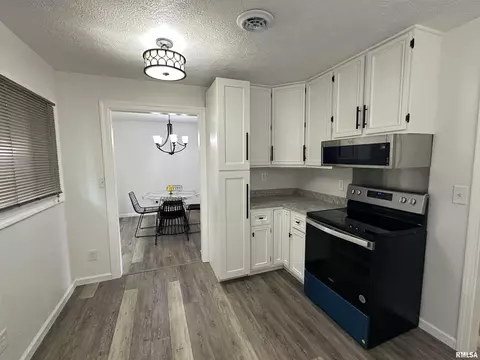 Kitchen - 1815 Stonehenge Rd, Springfield, IL 62702 photo 3 of 4