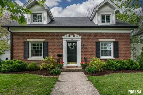 519 W Center St, Lebanon, IL 62254