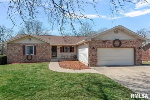 345 High Meadow Rd, Sherman, IL 62684