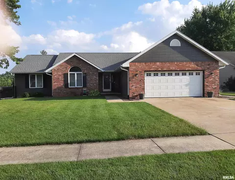 Exterior - 4 Brook Ln, Riverton, IL 62561 photo 2 of 4