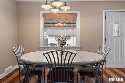 Dining - 421 Outer Park Dr, Springfield, IL 62704 photo 4 of 5