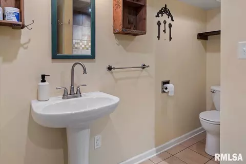 Bath - 421 Outer Park Dr, Springfield, IL 62704 photo 2 of 3