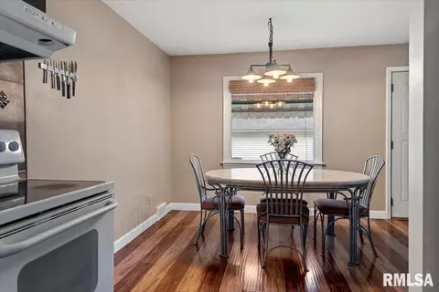 Dining - 421 Outer Park Dr, Springfield, IL 62704 photo 5 of 5
