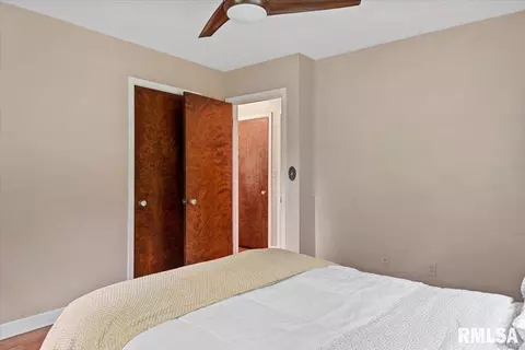 Bedroom - 421 Outer Park Dr, Springfield, IL 62704 photo 3 of 7