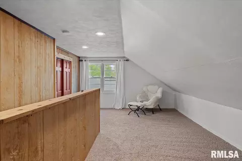 Entry Way - 421 Outer Park Dr, Springfield, IL 62704 photo 2 of 2