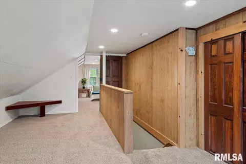 Entry Way - 421 Outer Park Dr, Springfield, IL 62704 photo 1 of 2