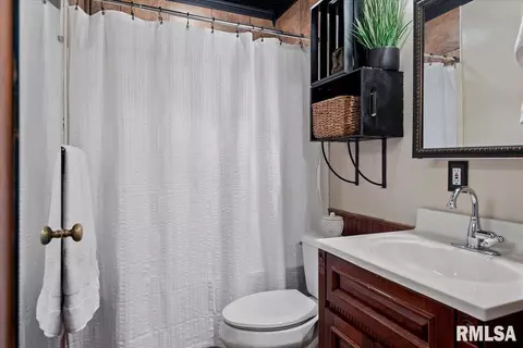Bath - 421 Outer Park Dr, Springfield, IL 62704 photo 1 of 3