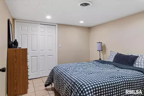 Bedroom - 421 Outer Park Dr, Springfield, IL 62704 photo 5 of 7