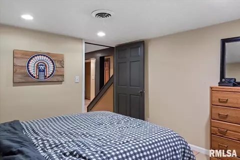 Bedroom - 421 Outer Park Dr, Springfield, IL 62704 photo 6 of 7