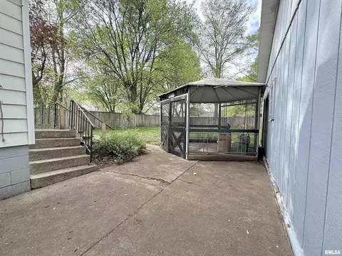 Exterior - 2213 Cincinnati Ave, Springfield, IL 62702 photo 6 of 9