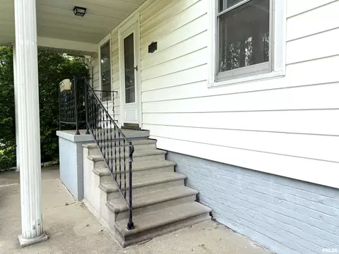 Exterior - 2213 Cincinnati Ave, Springfield, IL 62702 photo 3 of 9
