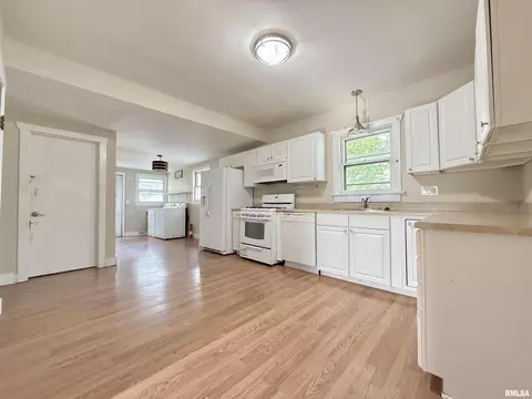 Kitchen - 2213 Cincinnati Ave, Springfield, IL 62702 photo 1 of 2