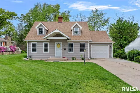 5 Sunset Dr, Jacksonville, IL 62650