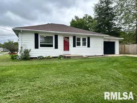 208 Locust St, Jacksonville, IL 62650