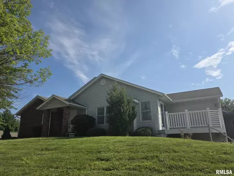2704 Kings Pointe NE, Quincy, IL 62305