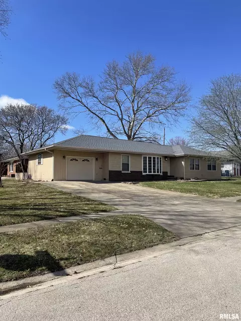 2230 Keokuk Dr, Springfield, IL 62702