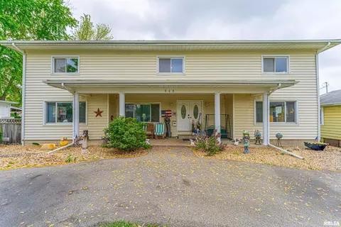 808 4th St, Lincoln, IL 62656