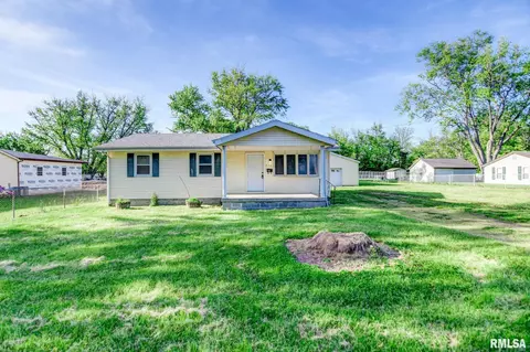 372 E Hillshire Rd, Decatur, IL 62521