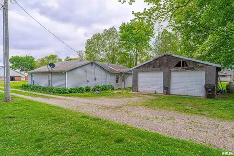 Exterior - 204 Mulberry St, Lake Fork, IL 62541 photo 2 of 3