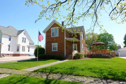 911 Willard St, Galesburg, IL 61401