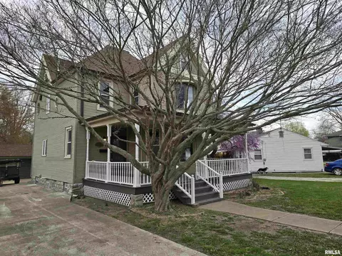 Exterior - 245 Cherry St, Carthage, IL 62321 photo 1 of 3