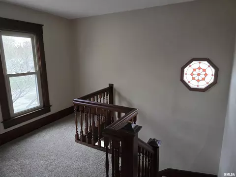 Entry Way - 245 Cherry St, Carthage, IL 62321 photo 3 of 4