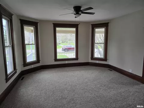 Living - 245 Cherry St, Carthage, IL 62321 photo 2 of 10