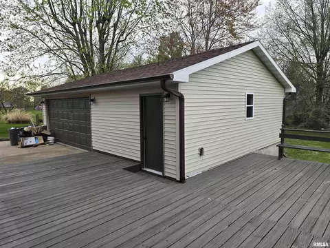 Exterior - 245 Cherry St, Carthage, IL 62321 photo 2 of 3