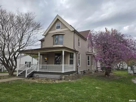 245 Cherry St, Carthage, IL 62321