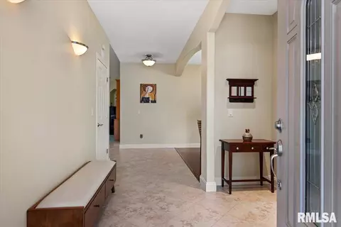 Entry Way - 4306 Castle Pines Dr, Springfield, IL 62711 photo 1 of 4
