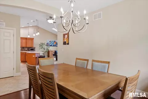 Dining - 4306 Castle Pines Dr, Springfield, IL 62711 photo 3 of 3