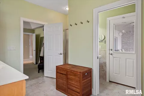 Entry Way - 4306 Castle Pines Dr, Springfield, IL 62711 photo 3 of 4