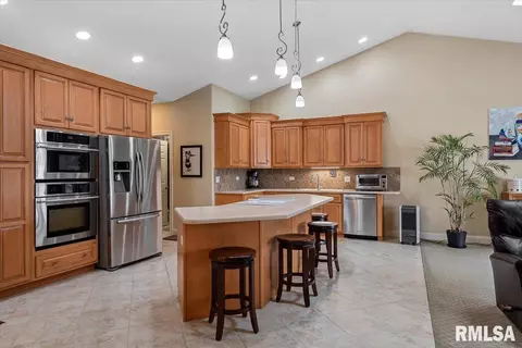 Kitchen - 4306 Castle Pines Dr, Springfield, IL 62711 photo 1 of 11