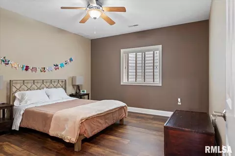 Bedroom - 4306 Castle Pines Dr, Springfield, IL 62711 photo 6 of 7